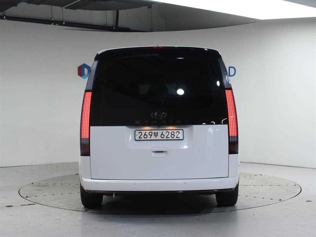 HYUNDAI Staria - Vista 4