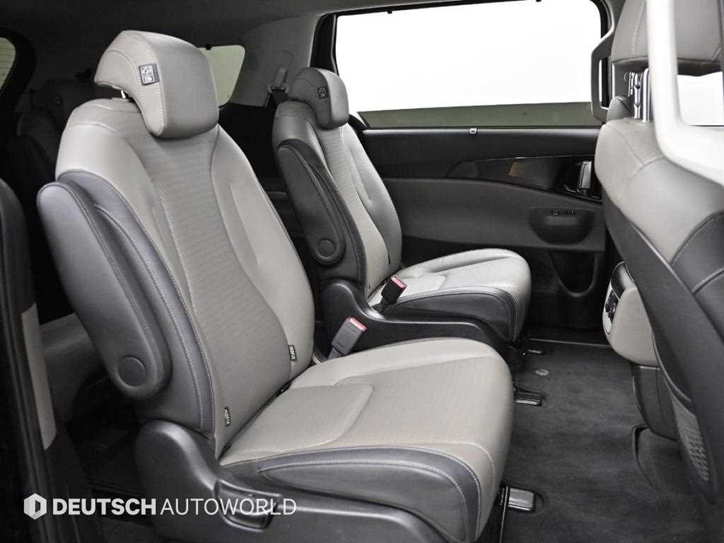 KIA Carnival - Vista 12