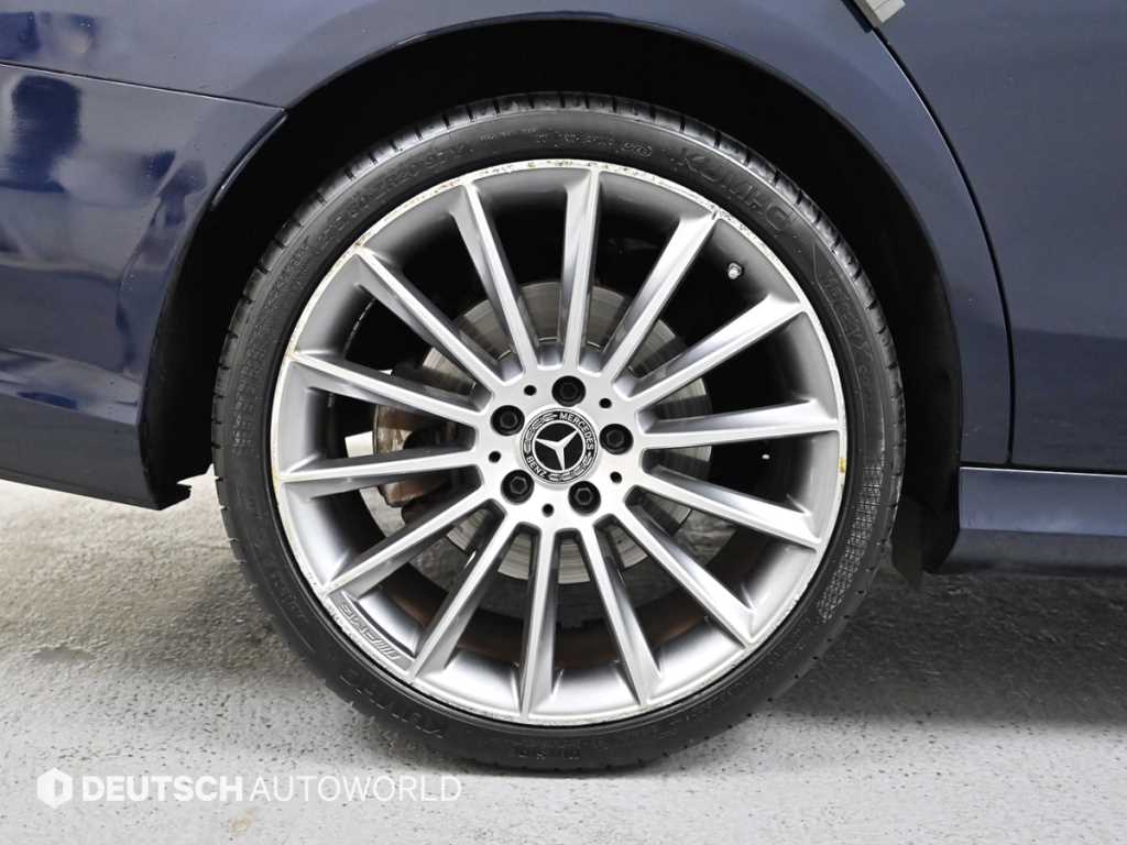 Mercedes Benz E class - Vista 5