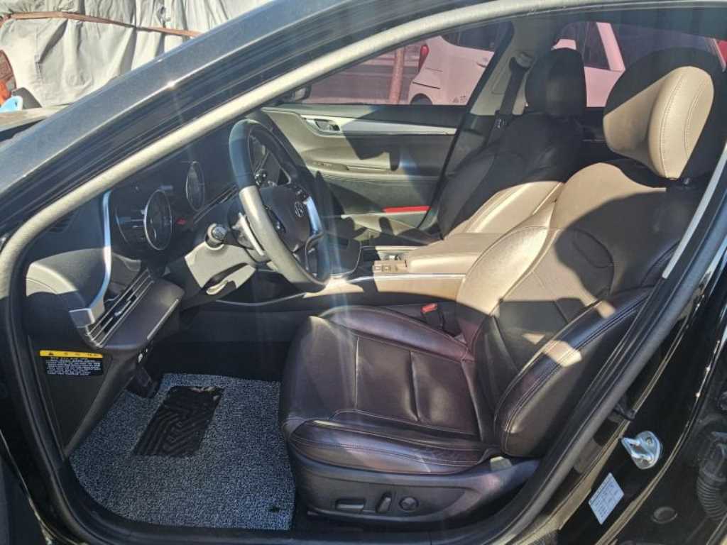 HYUNDAI Grandeur - Vista 10