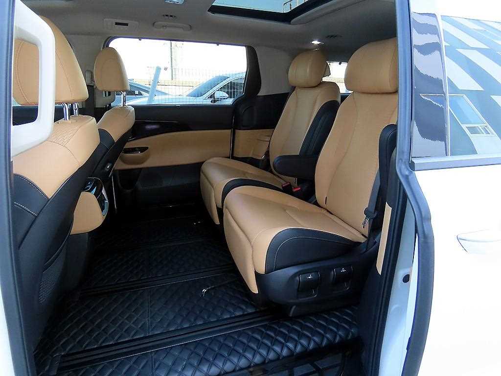 KIA Carnival - Vista 6