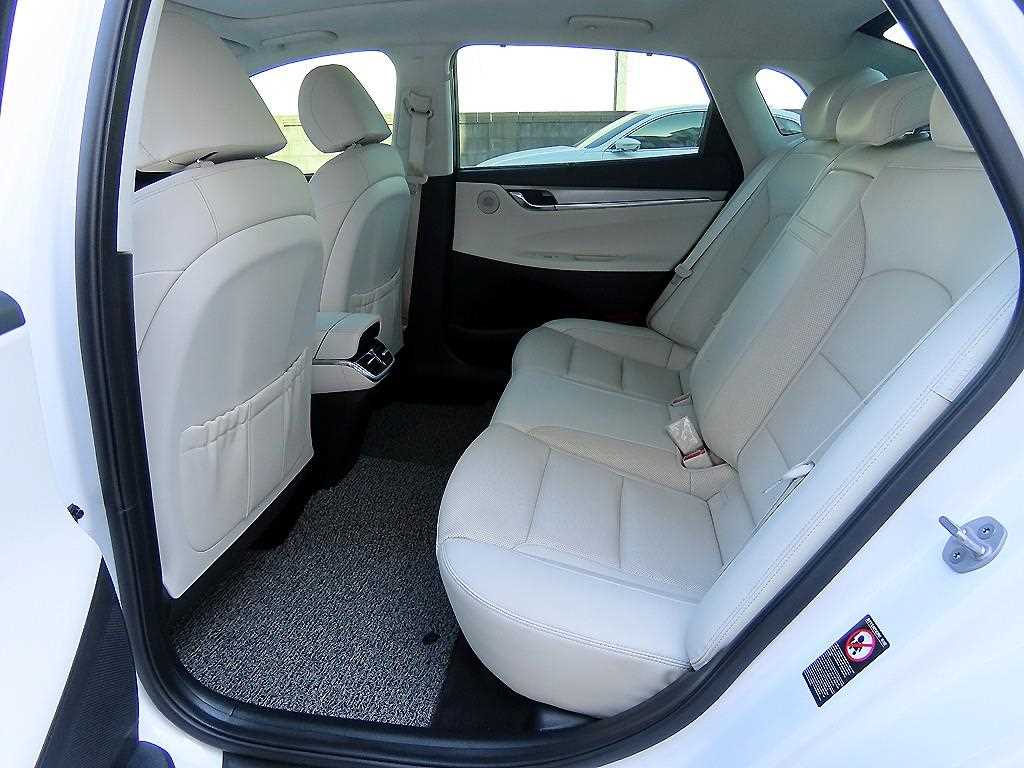 HYUNDAI Grandeur - Vista 6