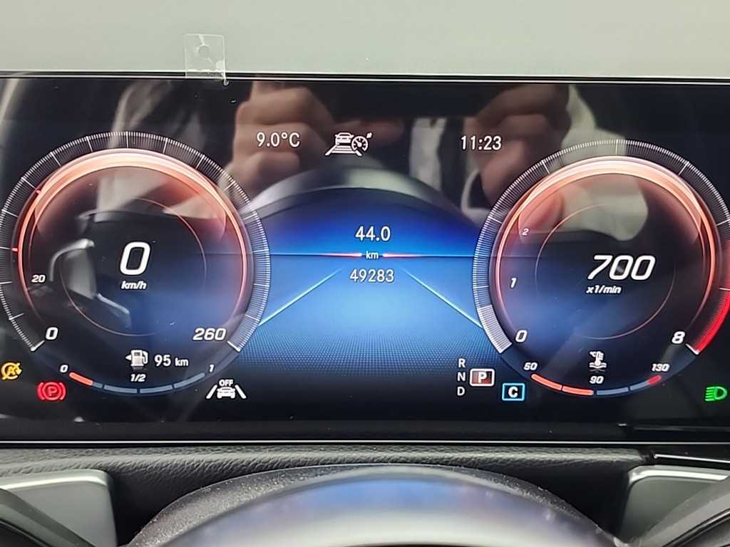 Mercedes Benz GLB Class - Vista 6