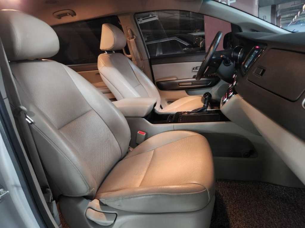 KIA Carnival 2016 - Importación desde Corea - HF Imports Iquique - Foto 17