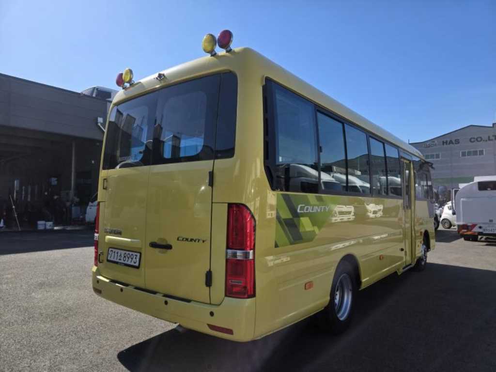 medium and large bus Hyundai bus - Vista 3