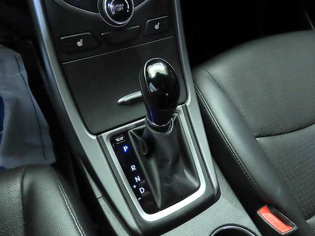 HYUNDAI Avante - Vista 12