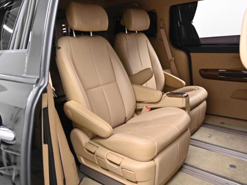 KIA Carnival - Vista 12