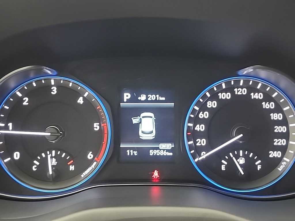 HYUNDAI Kona - Vista 6