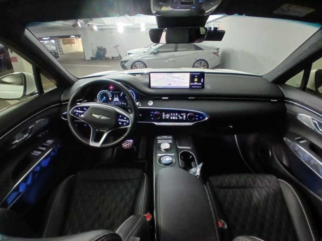 Genesis GV70 - Vista 6