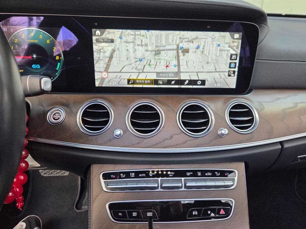 Mercedes Benz E class - Vista 7