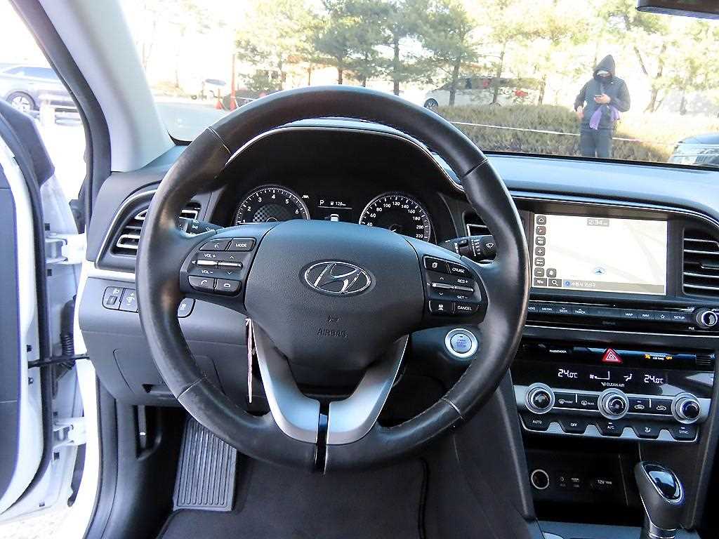 HYUNDAI Avante - Vista 8