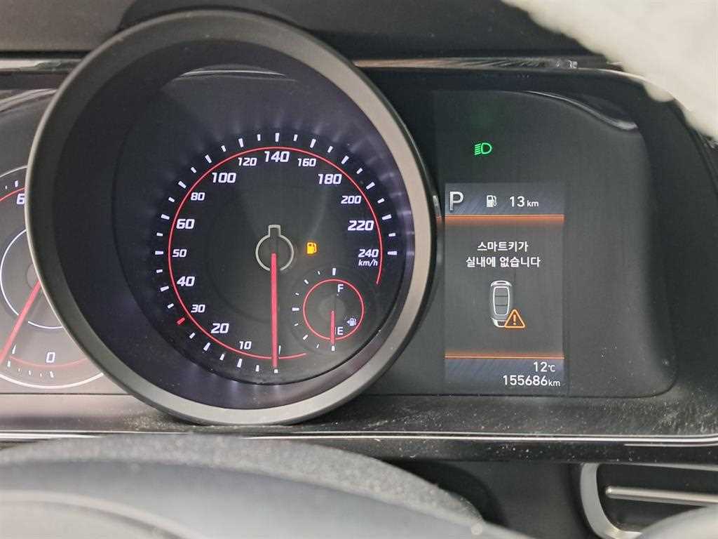 HYUNDAI Avante - Vista 8