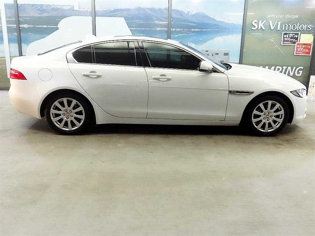 Jaguar XE - Vista 3
