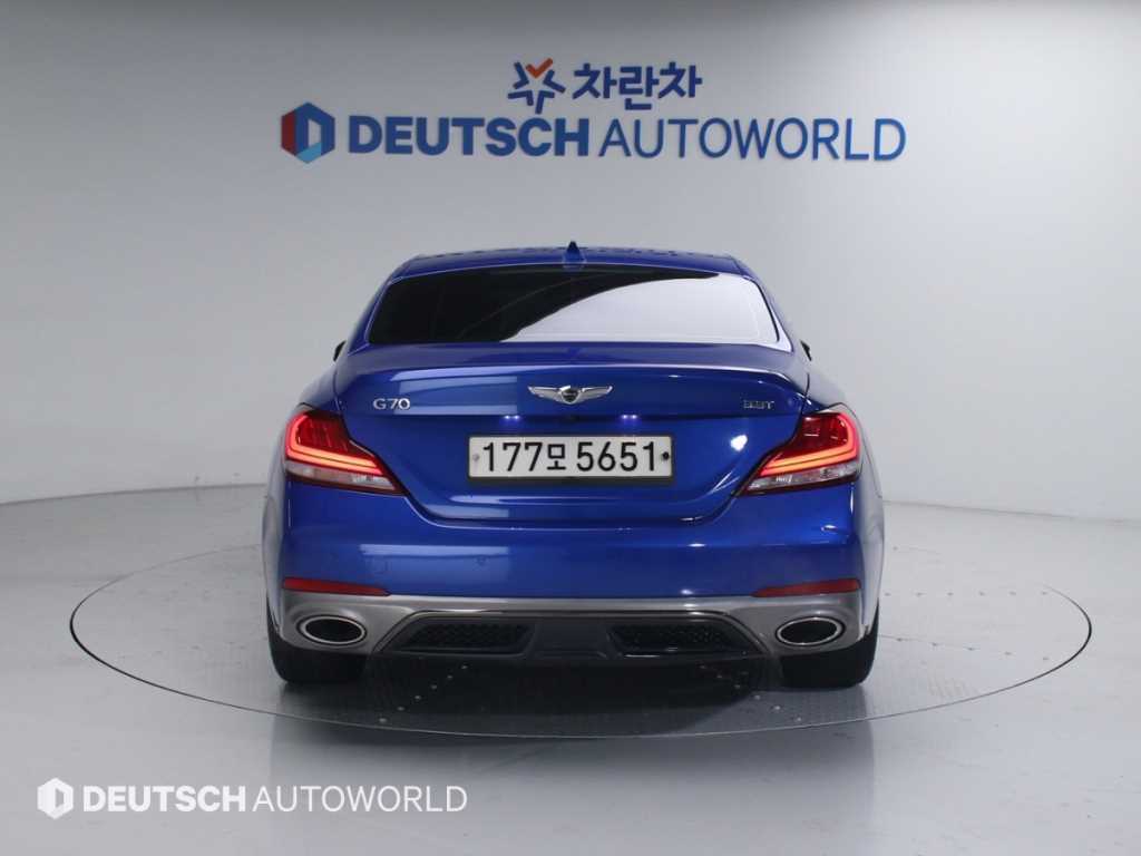 Genesis G70 - Vista 4