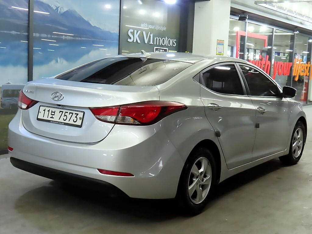 HYUNDAI Avante - Vista 4