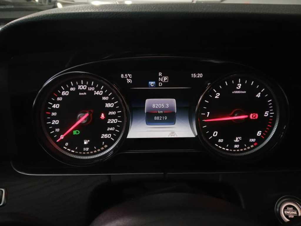 Mercedes Benz E class - Vista 9