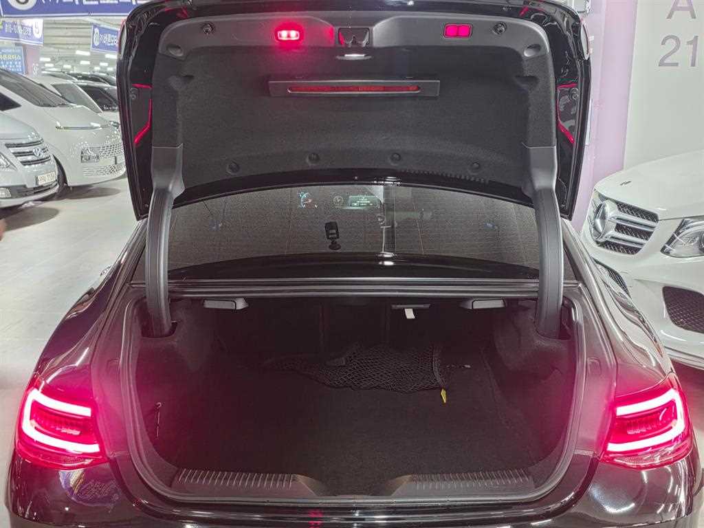 Mercedes Benz CLS Class - Vista 6