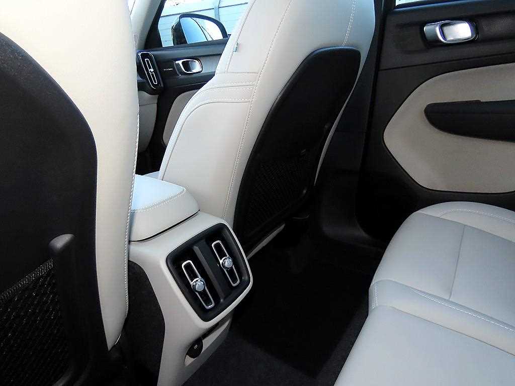 Volvo XC40 2024 Negro - Importación desde Corea - HF Imports Iquique - Foto 15