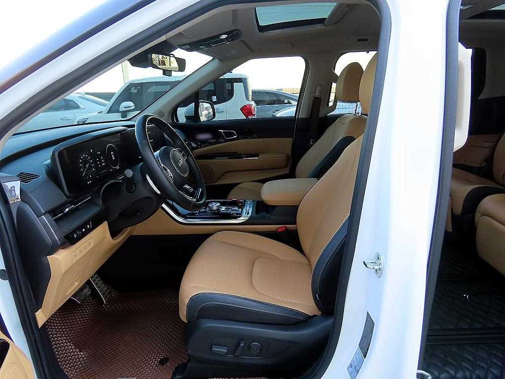 KIA Carnival - Vista 5