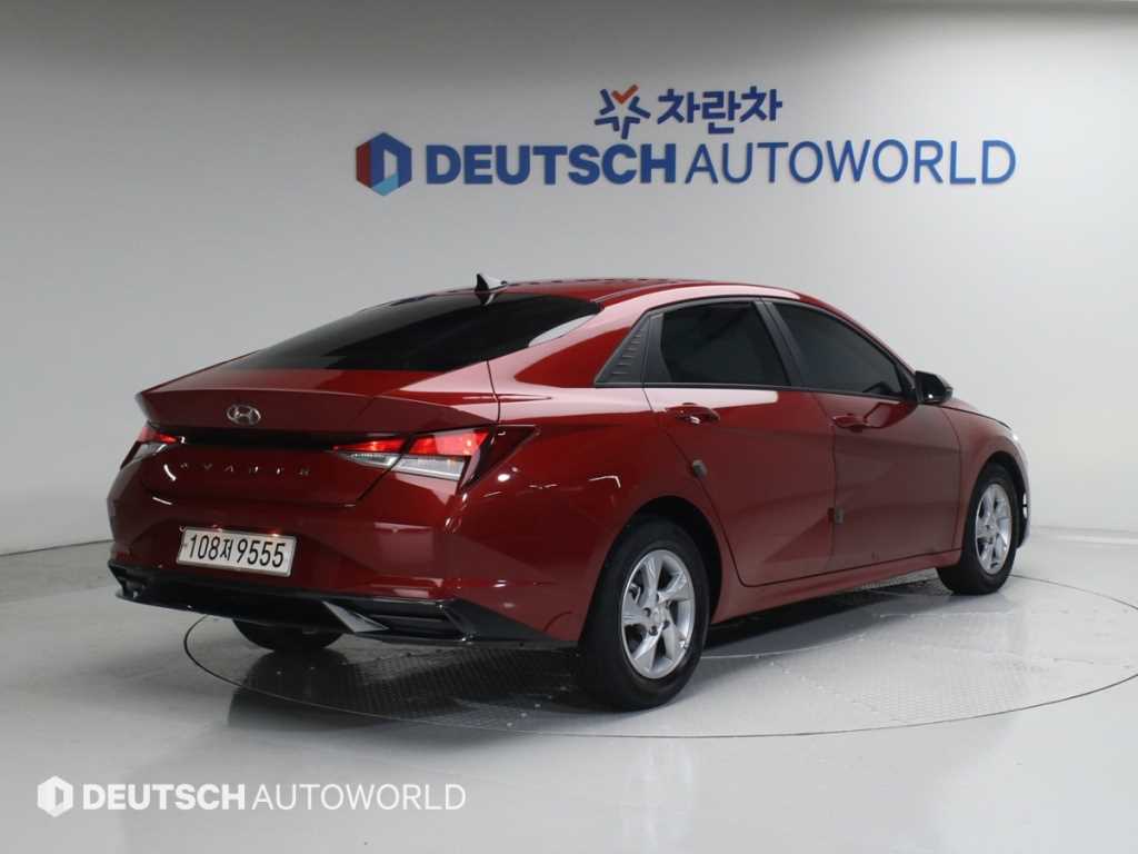 HYUNDAI Avante - Vista 2