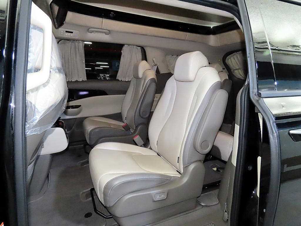 KIA Carnival - Vista 7