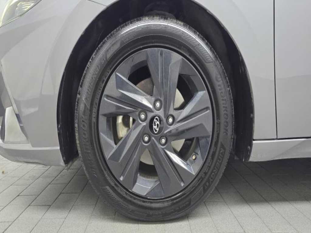 HYUNDAI Avante - Vista 7