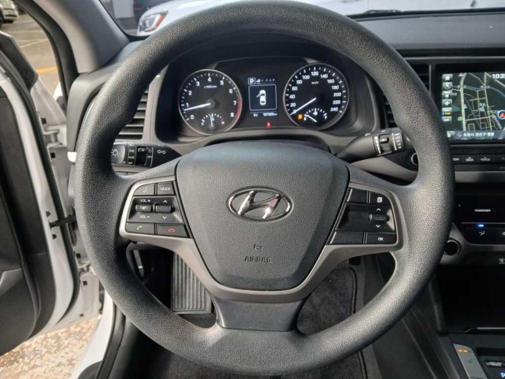 HYUNDAI Avante - Vista 8