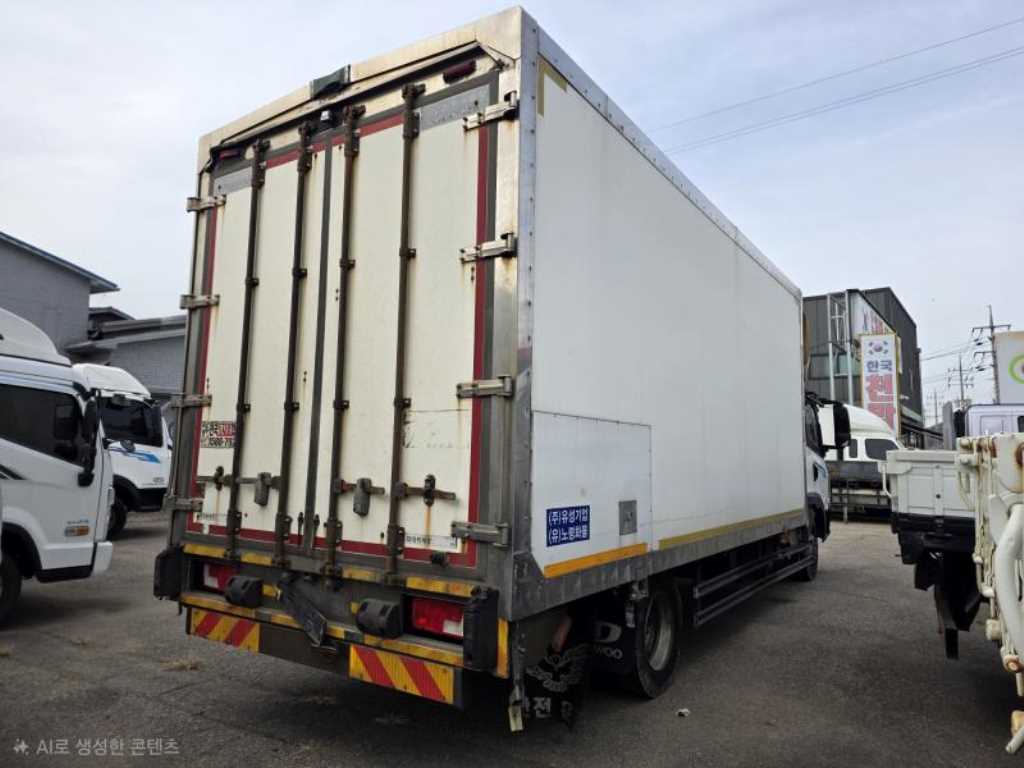 medium and large cargo truck - Vista 4