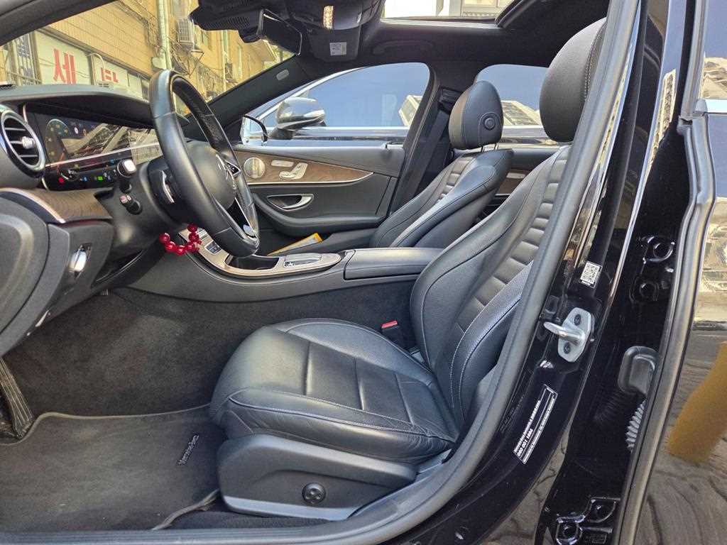 Mercedes Benz E class - Vista 11