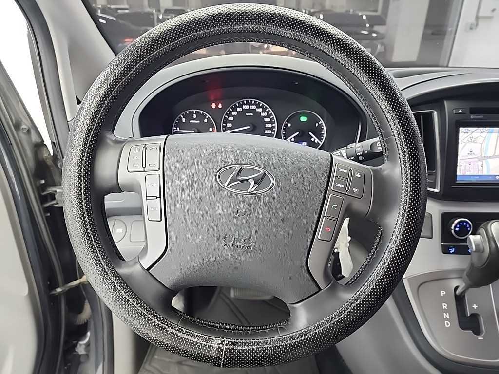 HYUNDAI Starex - Vista 8