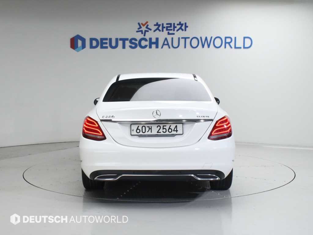 Mercedes Benz C Class - Vista 3