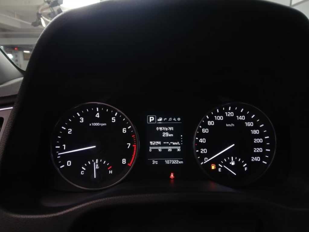 HYUNDAI Avante - Vista 9