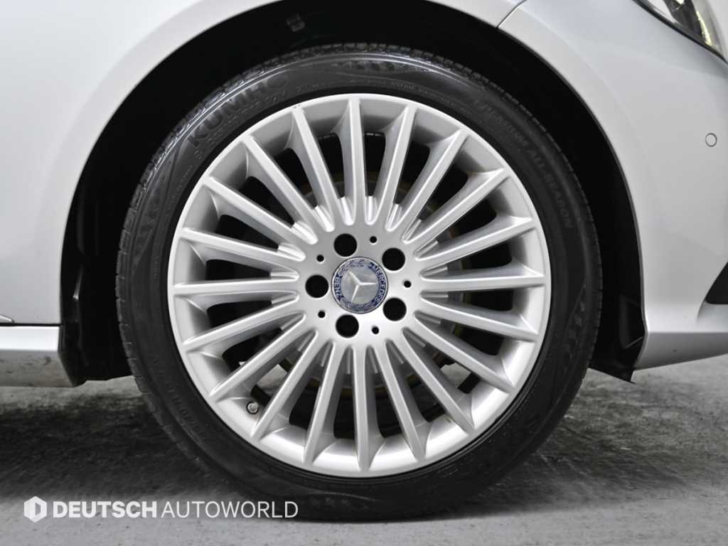 Mercedes Benz E class - Vista 5