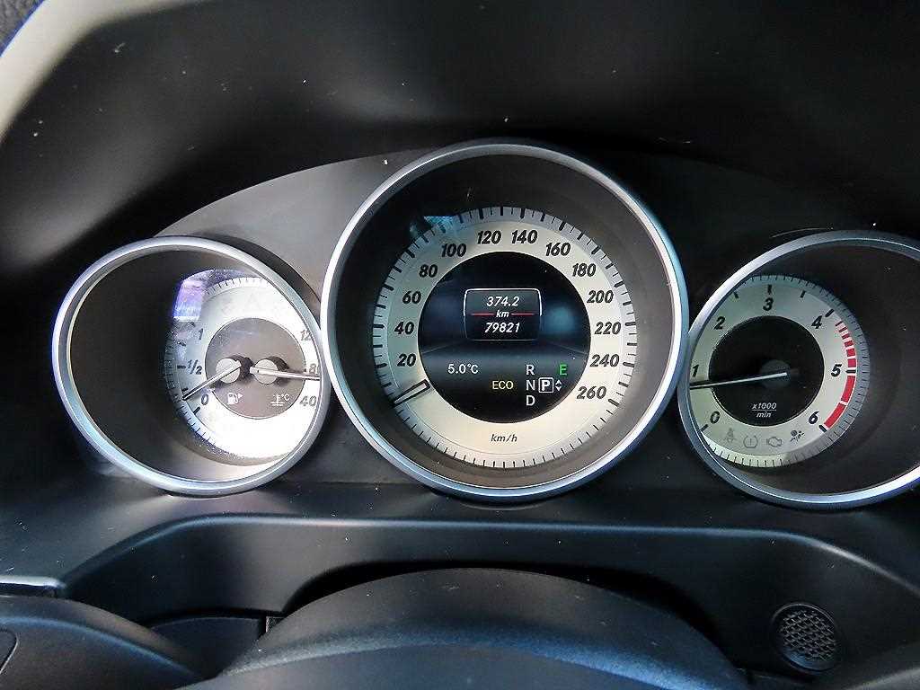 Mercedes Benz E class - Vista 9