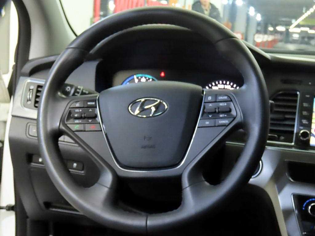 HYUNDAI Sonata - Vista 8