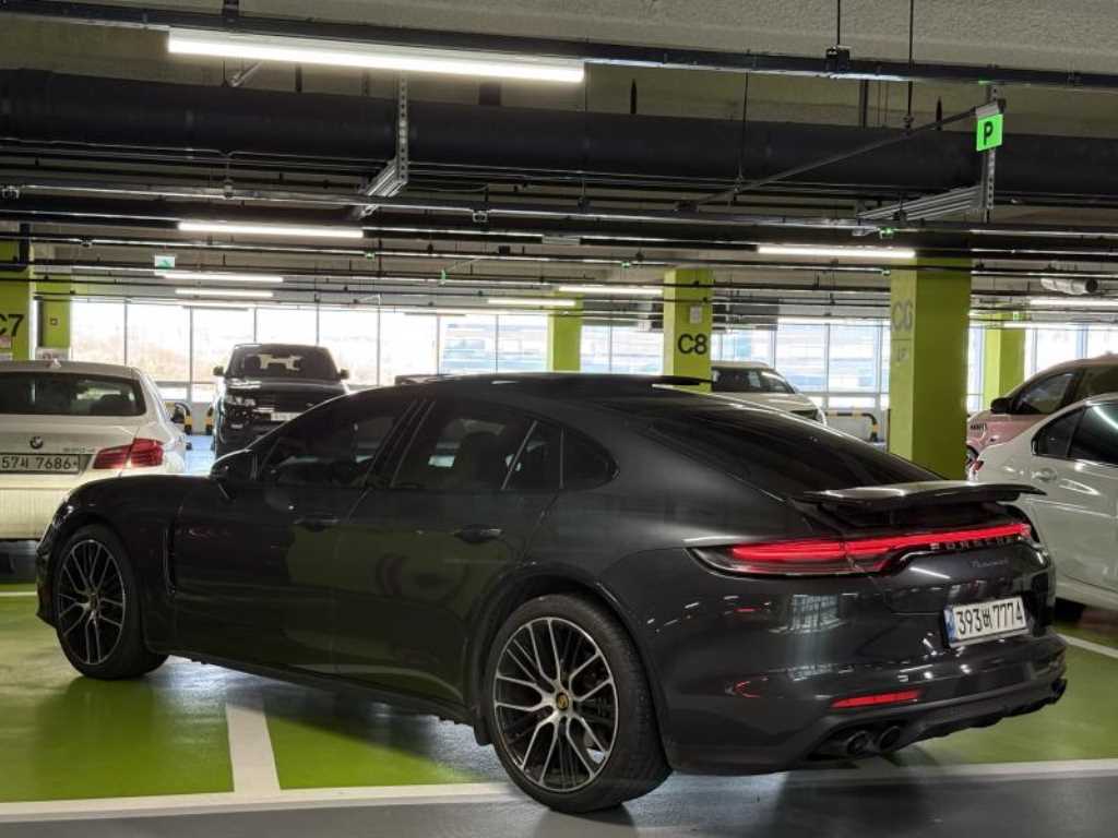 Porsche Panamera - Vista 4