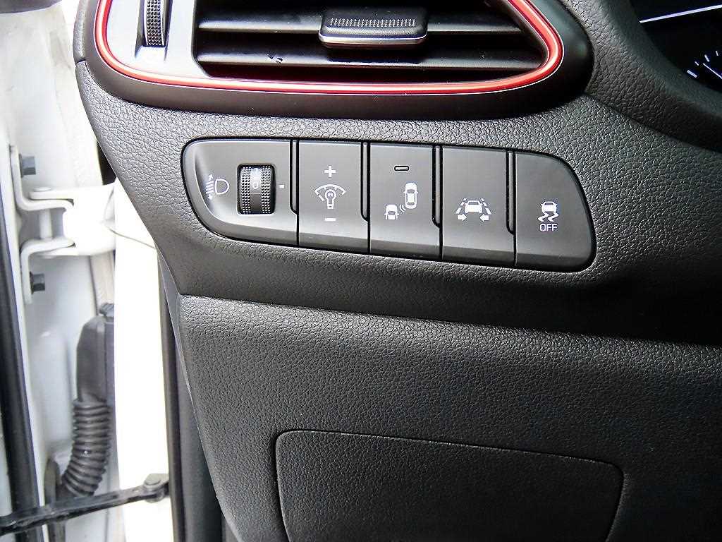 HYUNDAI i30 2020 Blanco - Importación desde Corea - HF Imports Iquique - Foto 13