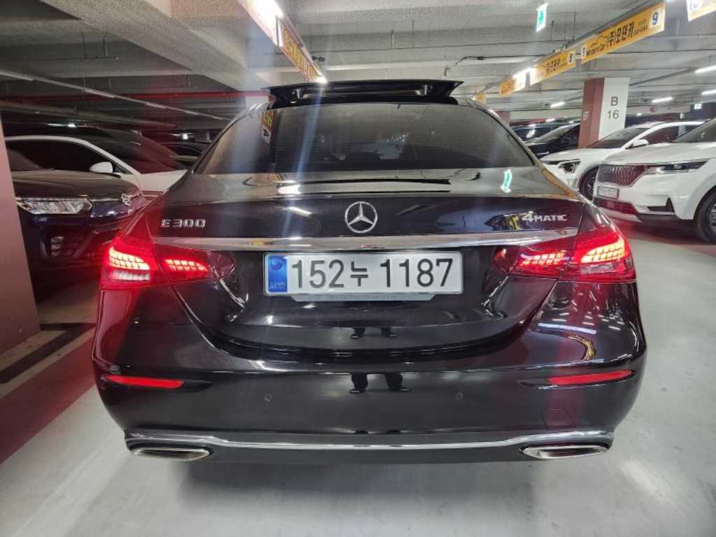 Mercedes Benz E class - Vista 4