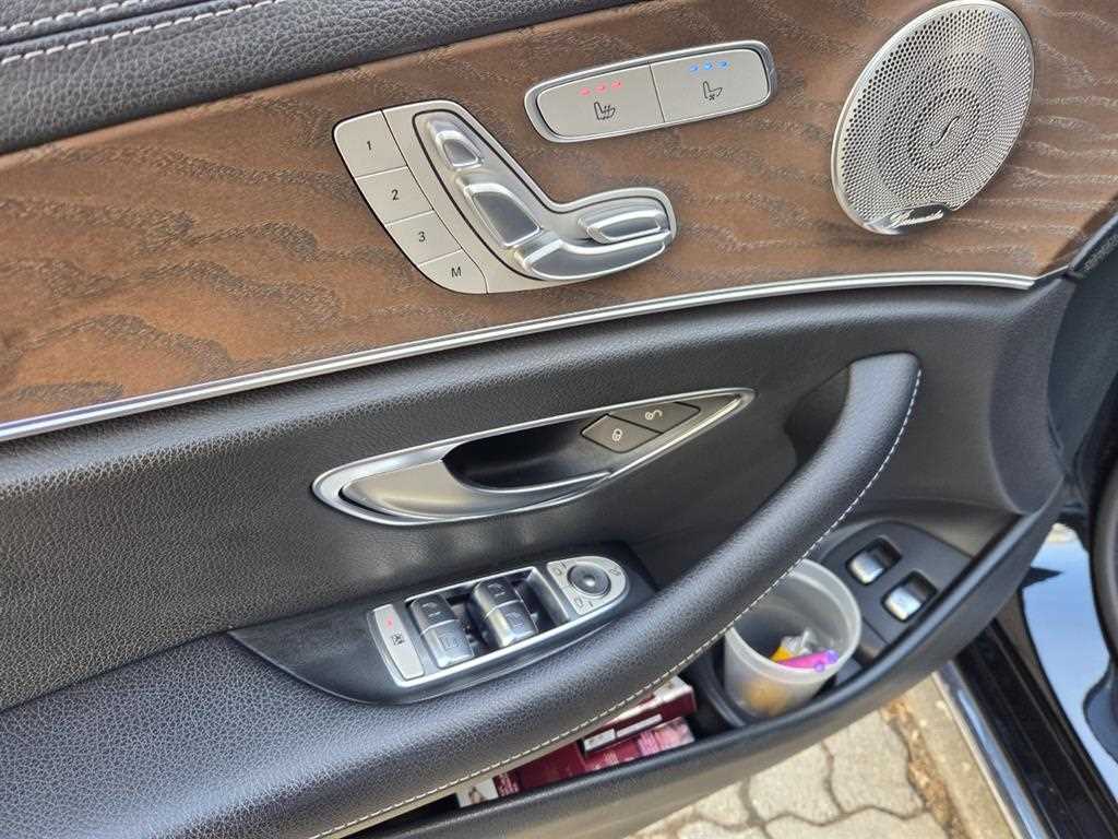 Mercedes Benz E class - Vista 12