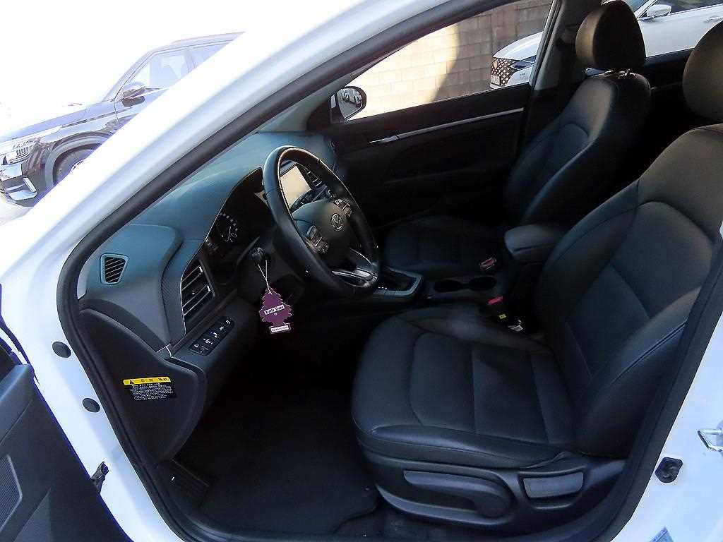 HYUNDAI Avante - Vista 5