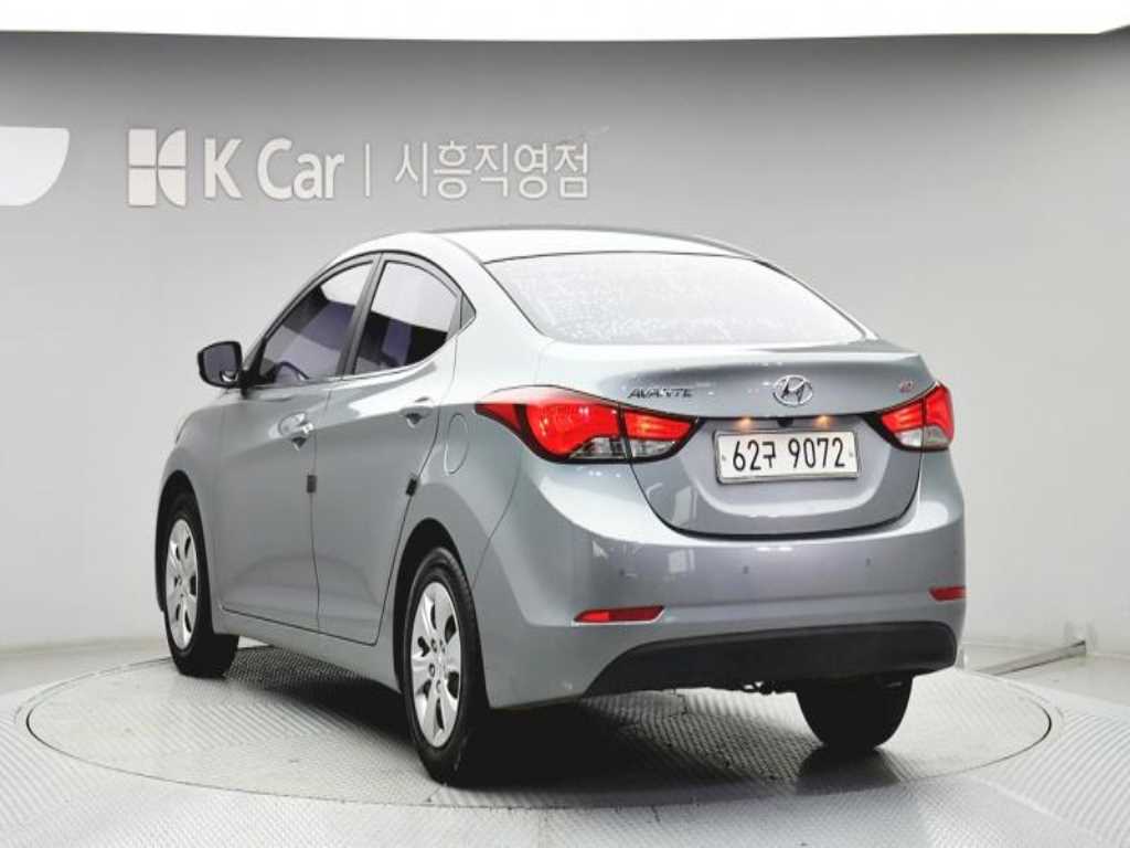 HYUNDAI Avante - Vista 4