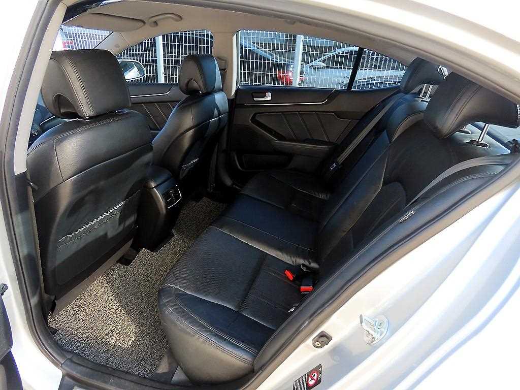 KIA K7 - Vista 6