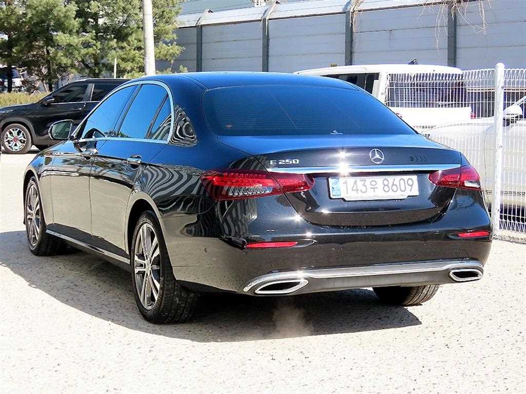 Mercedes Benz E class - Vista 3