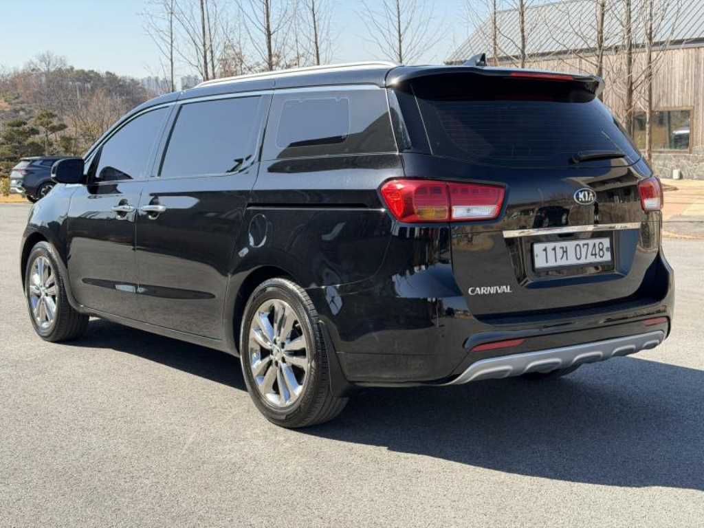 KIA Carnival - Vista 6