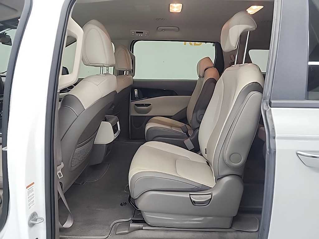 KIA Carnival - Vista 12