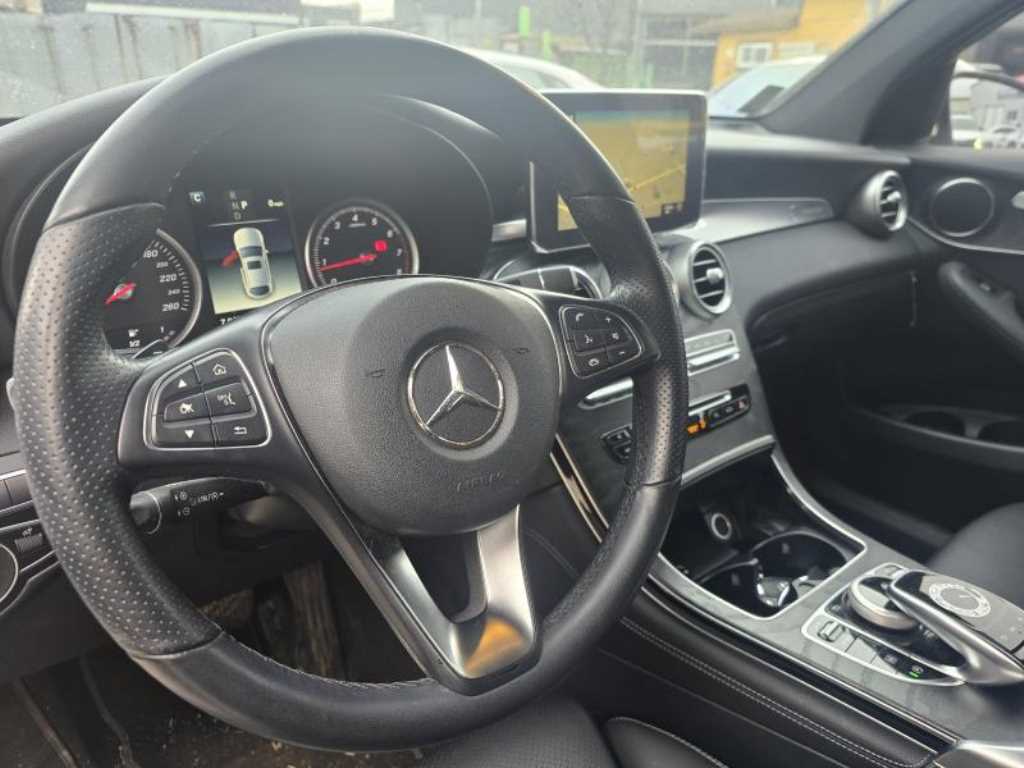 Mercedes Benz GLC Class - Vista 6