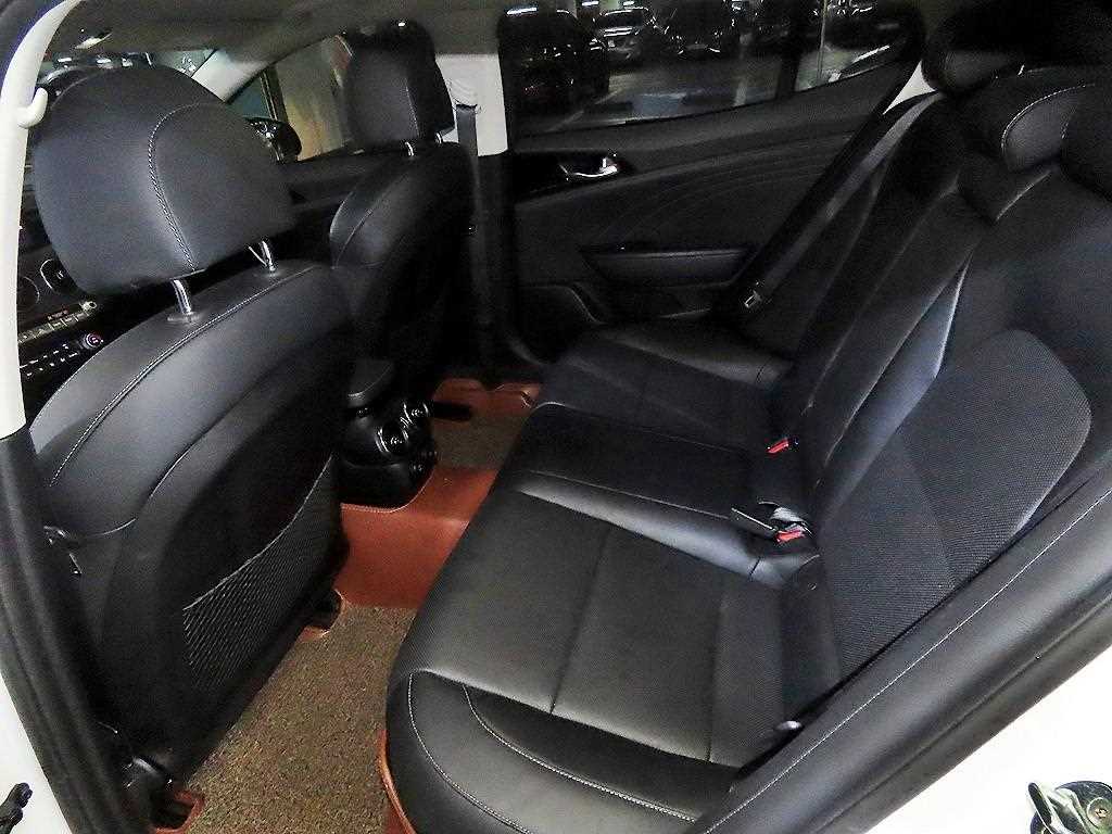 KIA Stinger - Vista 7