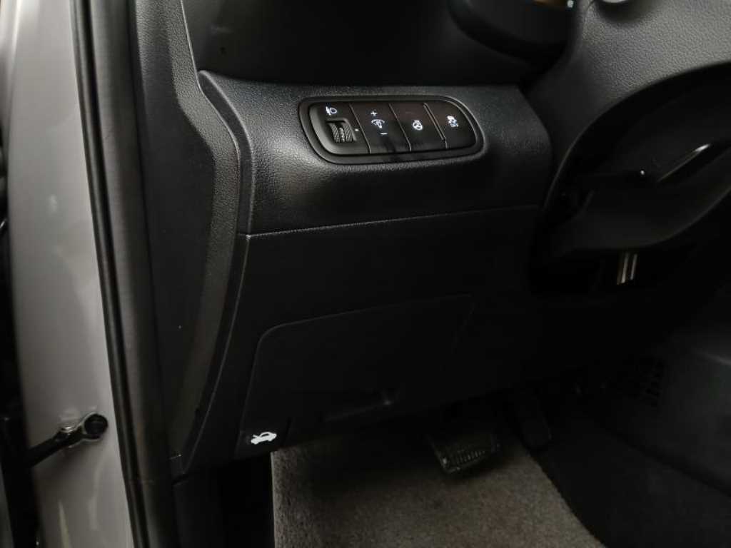 HYUNDAI Venue - Vista 11