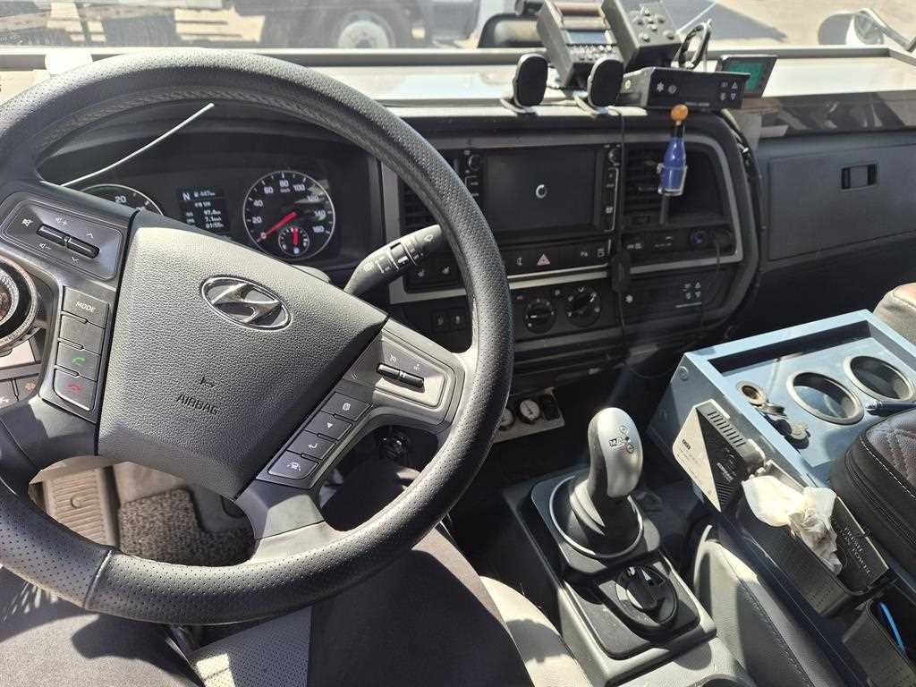 medium and large cargo truck - Vista 6