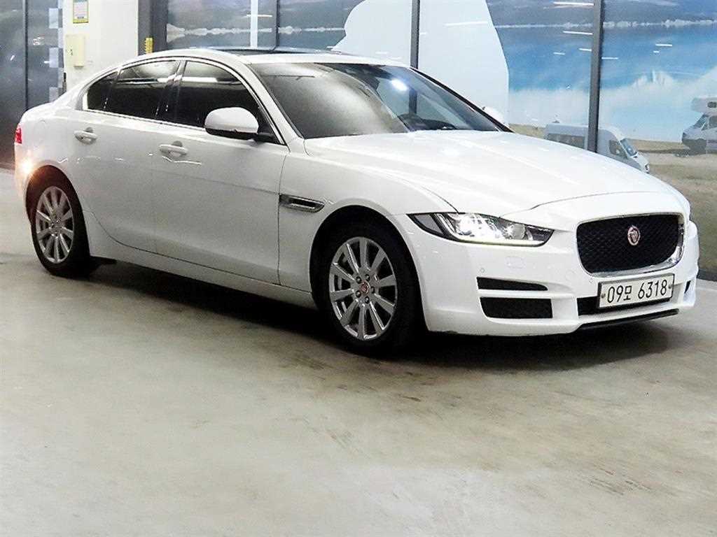 Jaguar XE